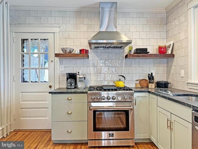 Building Photo - 358 3rd Ave