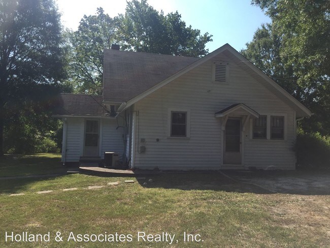Building Photo - 1820 S Park Dr