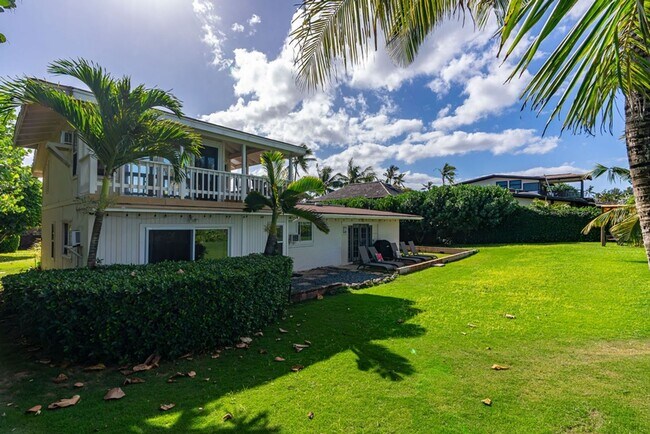 Foto del edificio - North Shore Oceanfront Retreat by Gather: 5BR Spacious Home Paradise