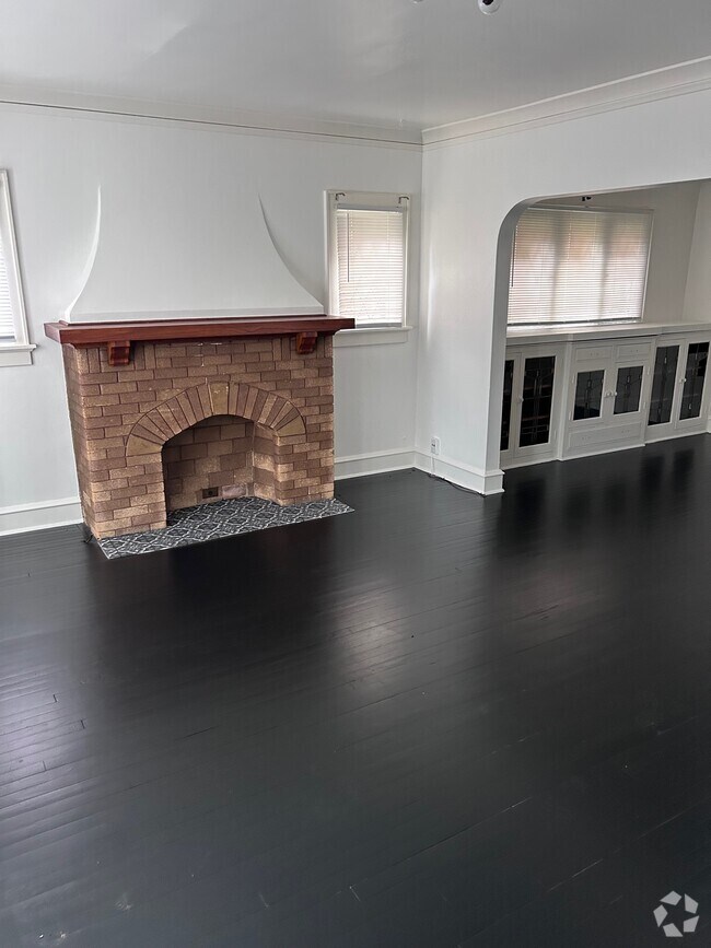 North Milwaukee Lawndale Apartments under 2,000 Milwaukee, WI 5