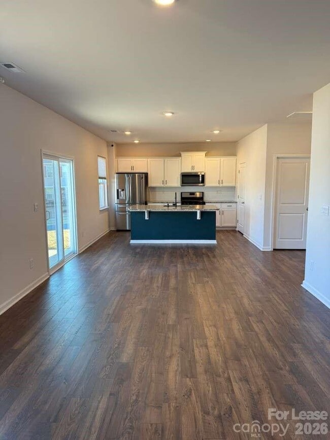 Building Photo - 106 Sierra Rd