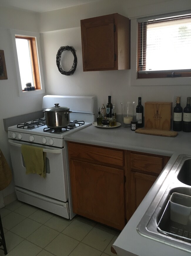 gas stove - 47 Grand Ave