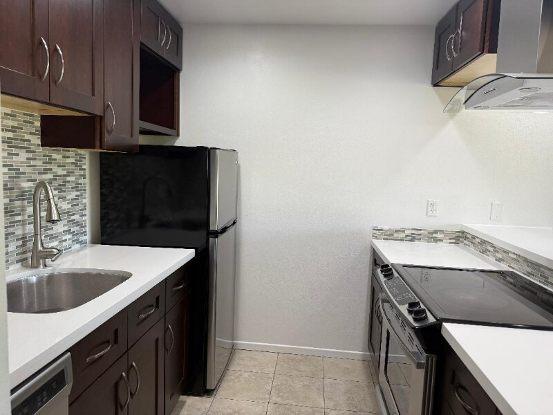 Foto principal - 77805 California Dr