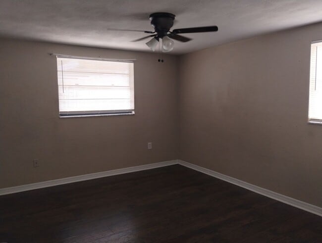 Building Photo - Beautiful 2-Bedroom, 2-Bath Home with Pool...