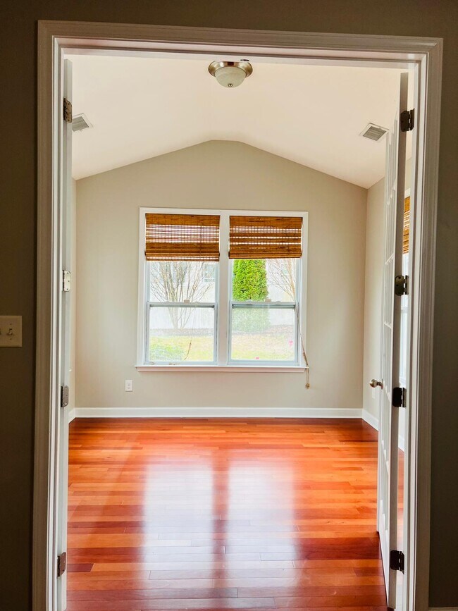 Foto del edificio - 119 Sand Spur Dr