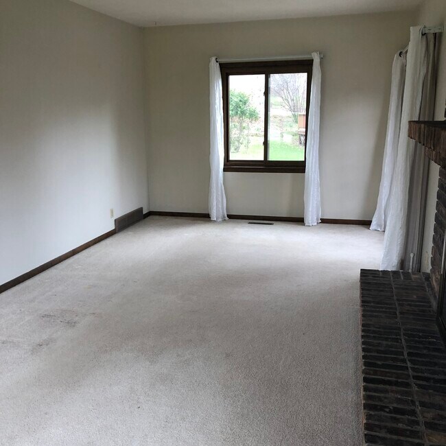 Building Photo - 1709 Country Club Pl