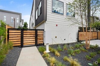 Building Photo - 5022 Belmont Ave