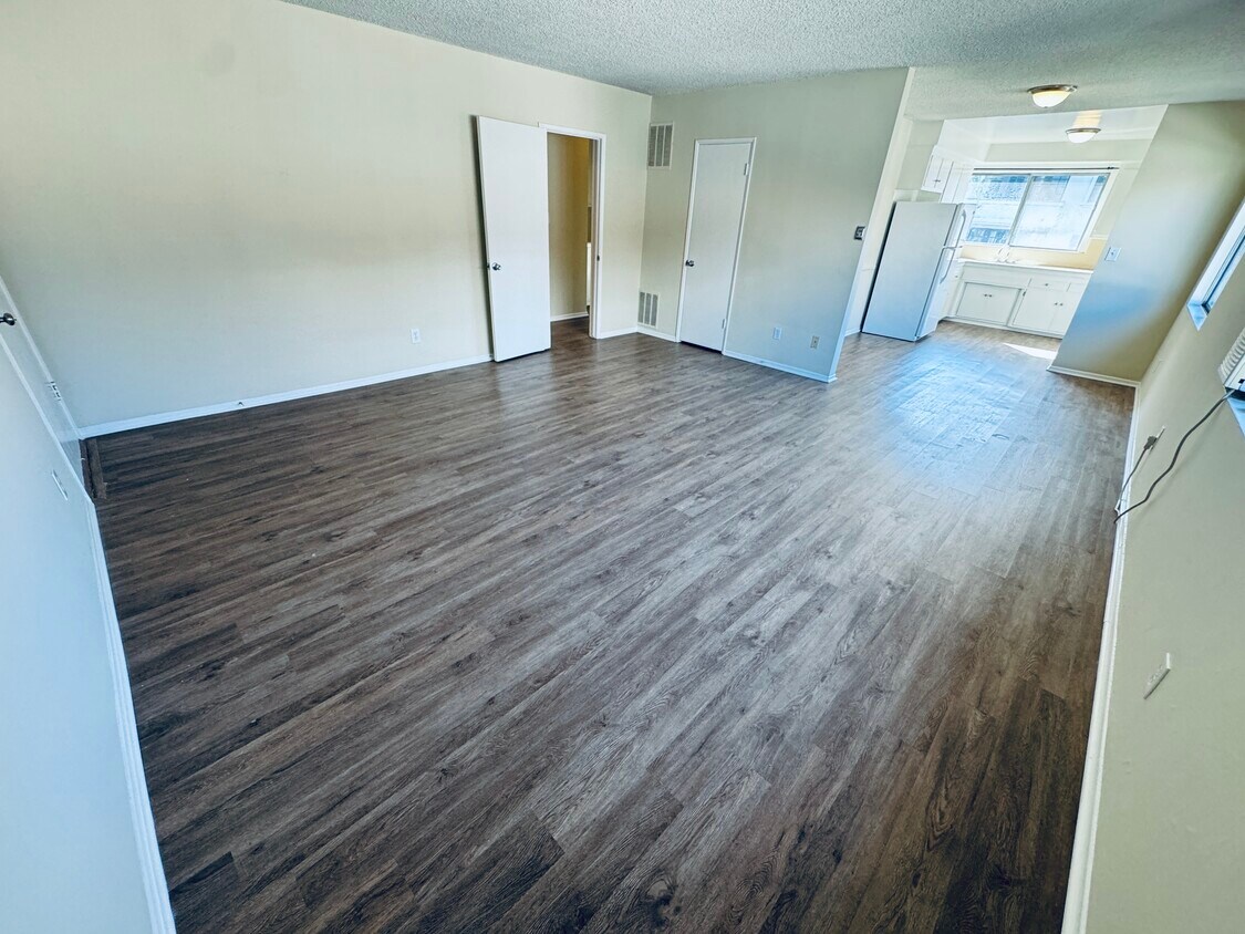 11686 Avenida Darlington #8 - 11686 Darlington Ave