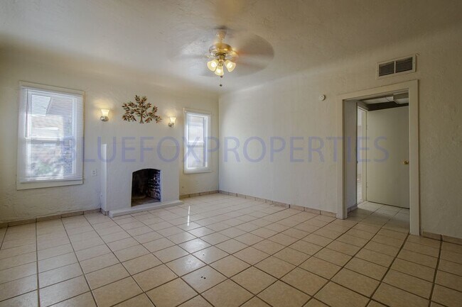 Building Photo - Cute 3 Bed home with fenced yard