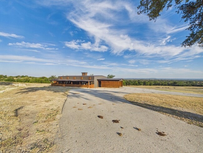 Building Photo - 1016 Luckenbach-Cain City Rd
