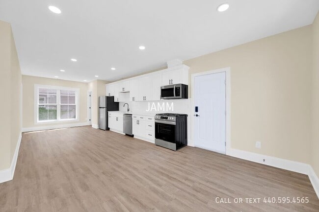Building Photo - 2322 Scranton Rd