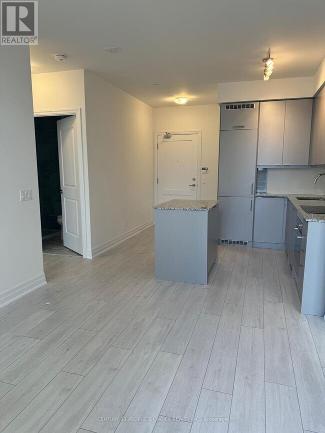 Building Photo - 30 Elm Dr W