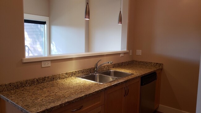 Building Photo - 630 Speed Ave