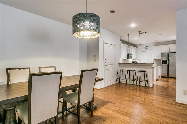 Building Photo - 3116 Rosedale Ave