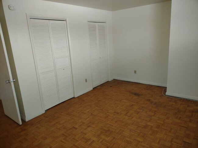 Bedroom - 225 East Ave