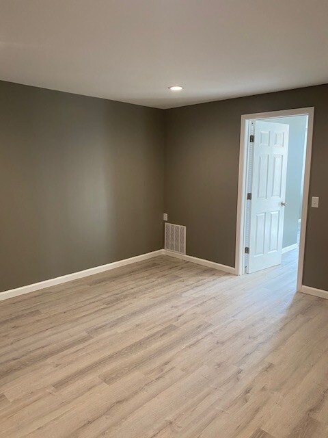 Building Photo - 918 Main St