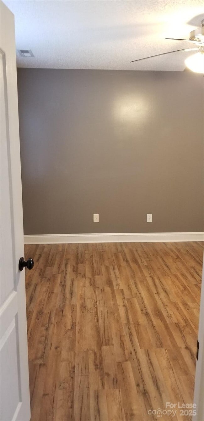 Building Photo - 853 Matthews School Rd