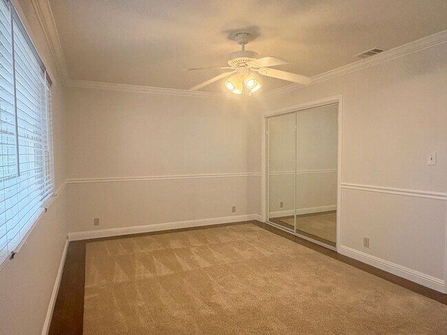 Foto del edificio - Charming Townhouse in Prime South San Jose