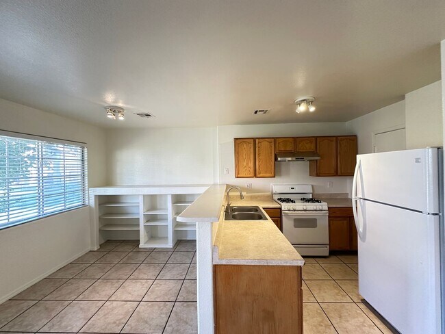 Foto del edificio - CORTE MADERA AMD