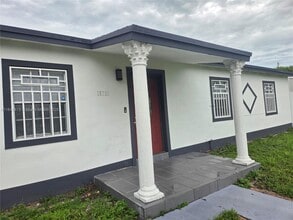 Building Photo - 15721 NW 17th Ct
