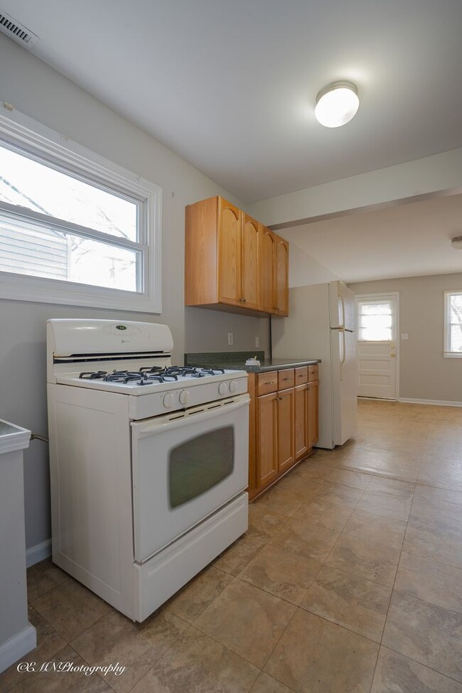 Building Photo - Charming 3 bedroom Hazel Park Ranch