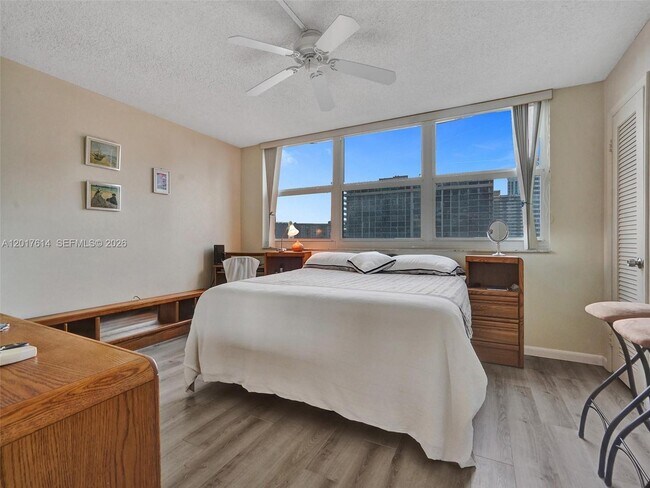 Foto del edificio - 3113 S Ocean Dr