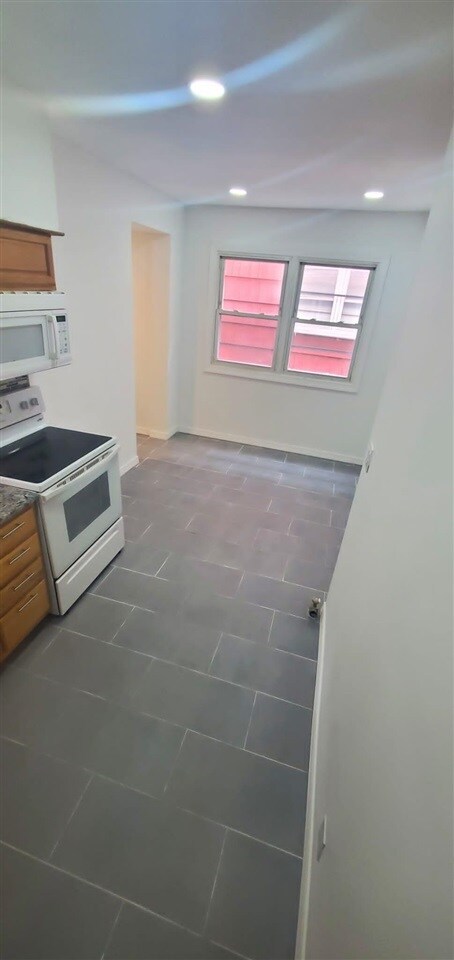 Building Photo - 44 E 33RD St