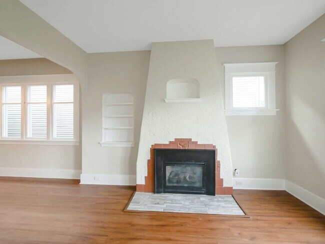Foto del edificio - 3 Bed and 1 Bath Beautiful Duplex is Available for Rent!
