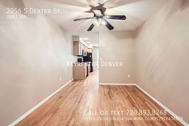 Foto del edificio - Charming 3-Bed Townhouse with Vaulted Ceil...