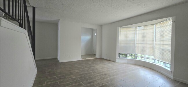 Foto del edificio - 7151 Chasewood Dr