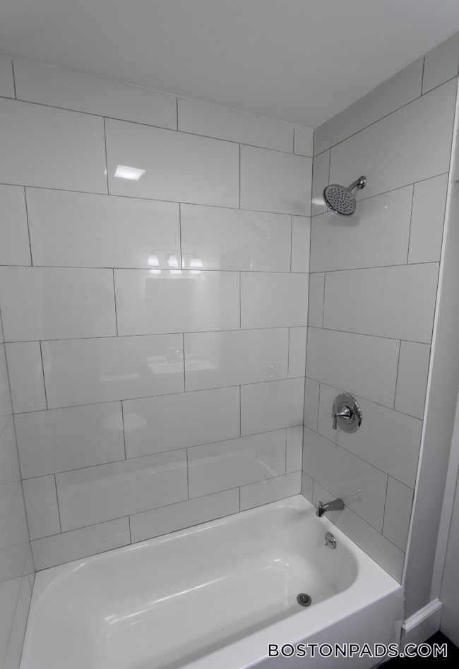 Building Photo - 55 Estes St