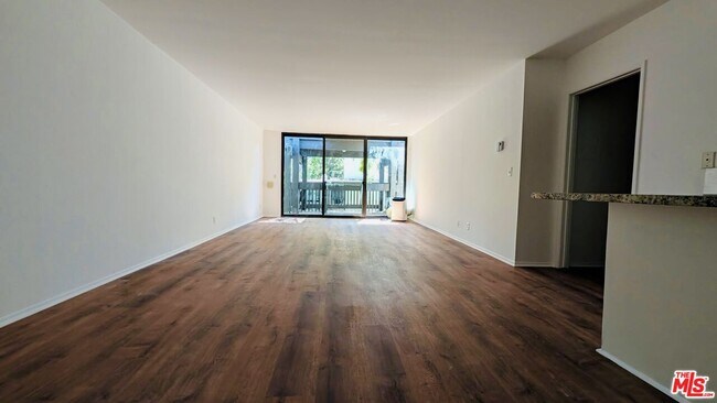 Foto del edificio - 7742 Redlands St