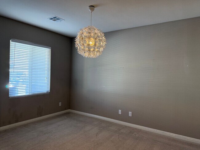 Foto del edificio - 4bedroom 3 bath 3 car garage