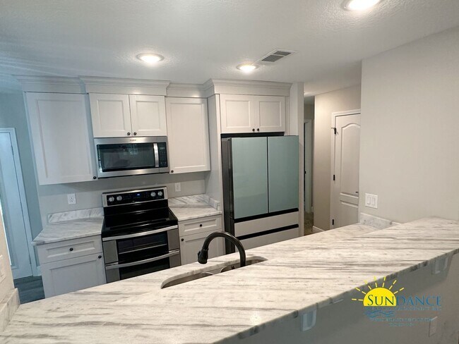 Building Photo - Pet Friendly Milton Home, Call Today!