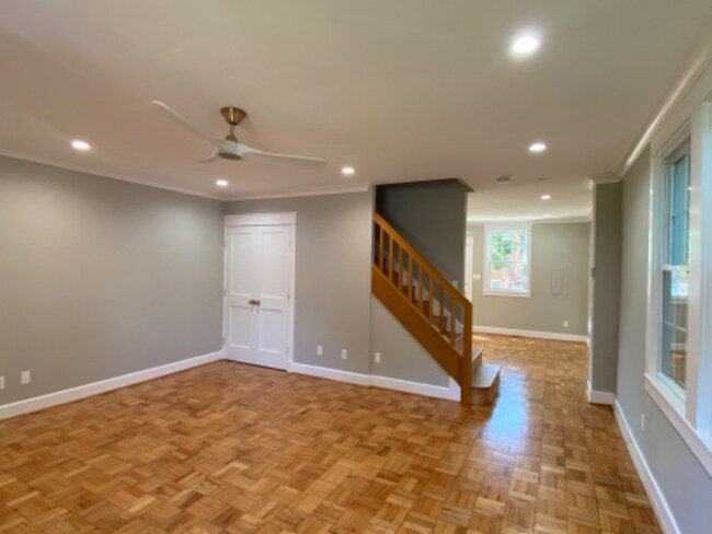 Building Photo - 1401 S Barton St
