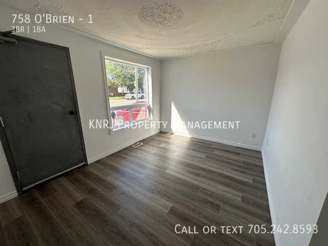 Photo du bâtiment - 3 Bedroom Main floor Apartment