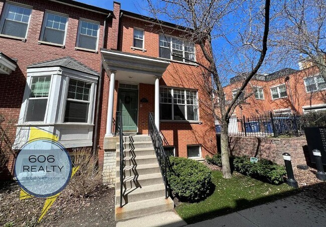 Foto del edificio - Beautiful, Single Family Townhome, Great Location!!
