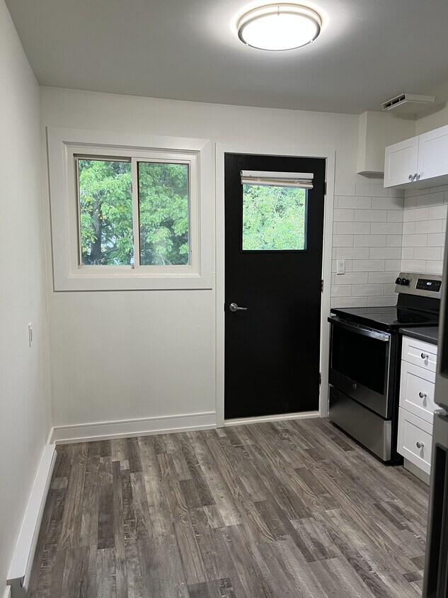 Photo principale - Newly renovated 2 bedroom 1 bath townhouse.