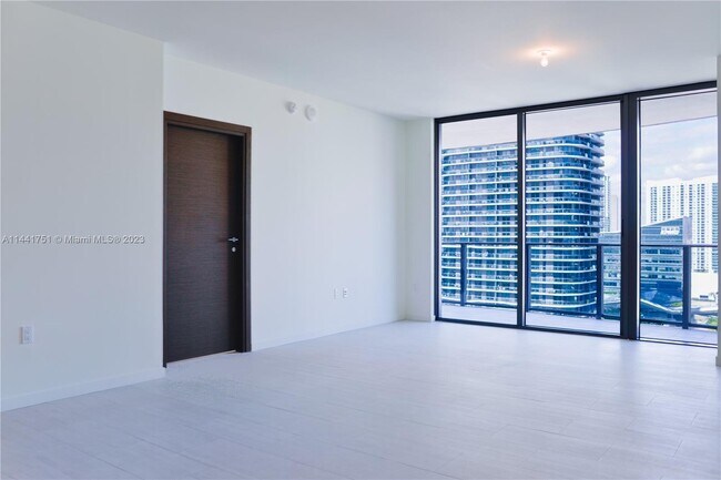 Building Photo - 1000 Brickell Plaza