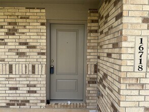 Building Photo - 16718 Spotted Oak Dr