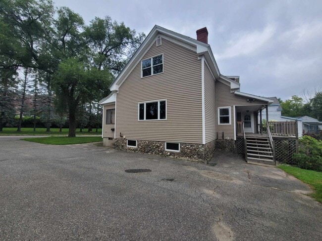 Building Photo - 157 College Ave