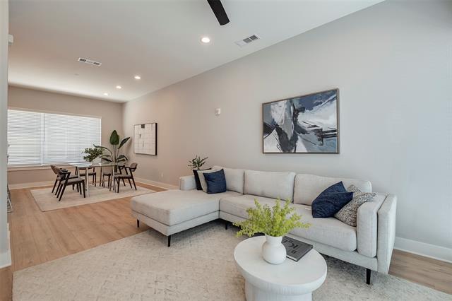 Foto del edificio - 1423 N Carroll Ave