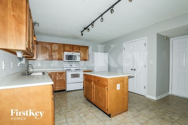Building Photo - 5356 Wood Hollow Dr