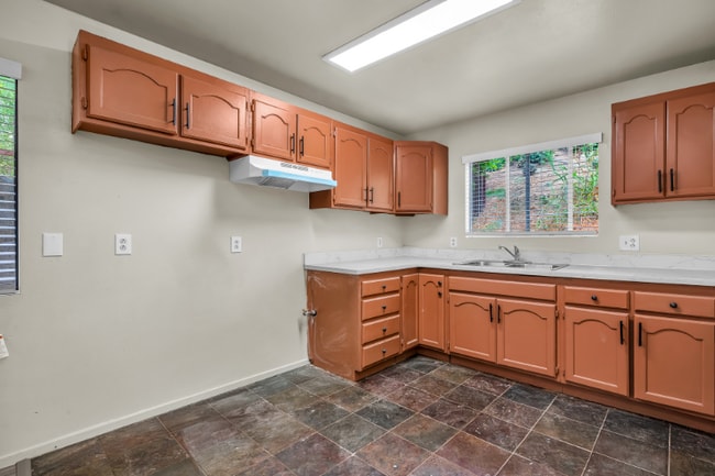 Foto del edificio - 5243 Huntington Dr