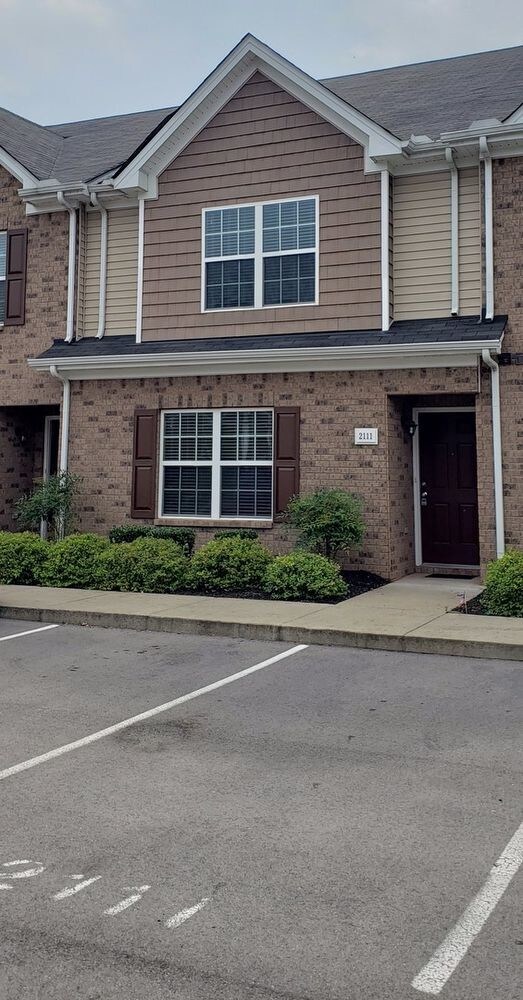 Building Photo - 2111 Debonair Lane