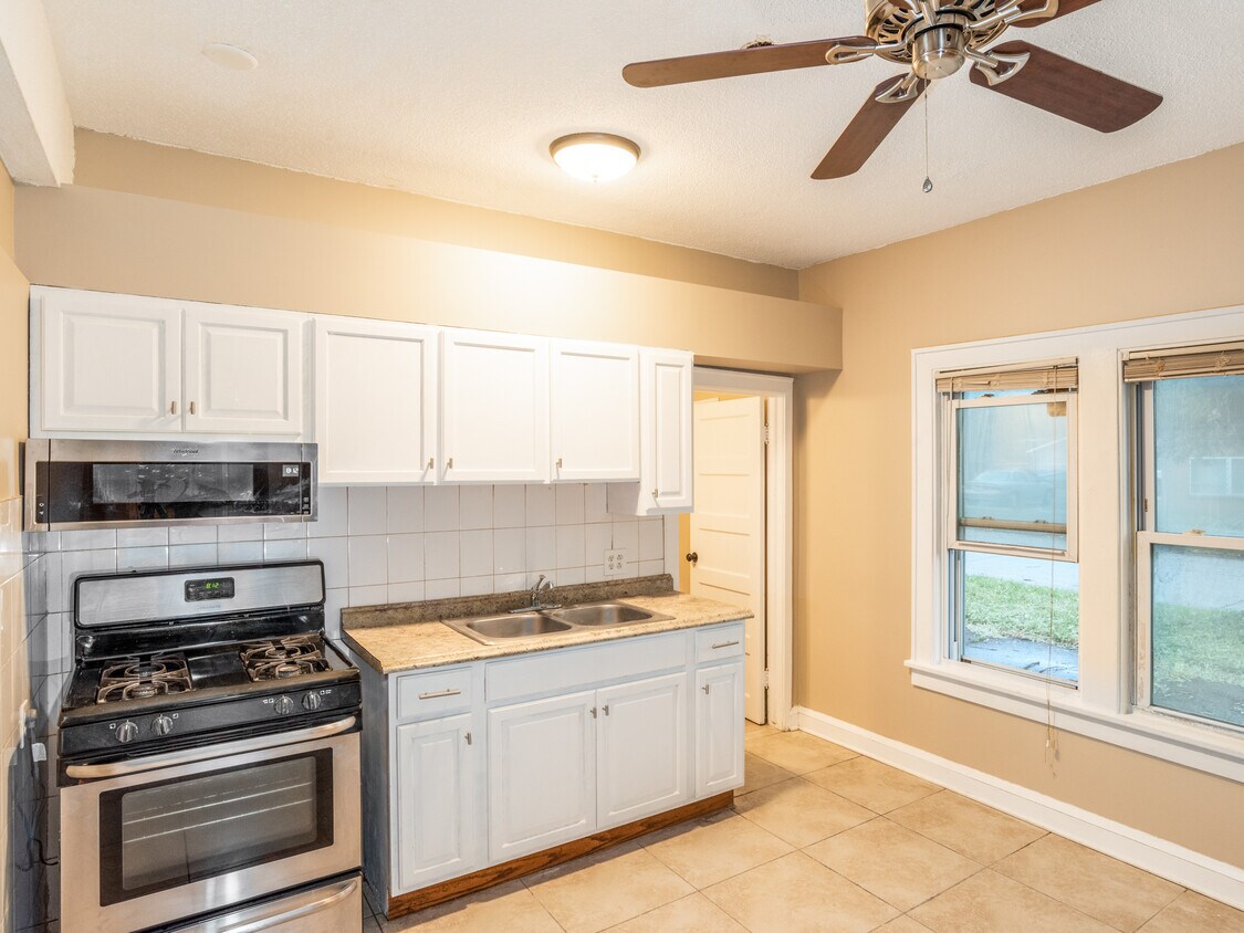 Kitchen - 3101 Central Ave NE