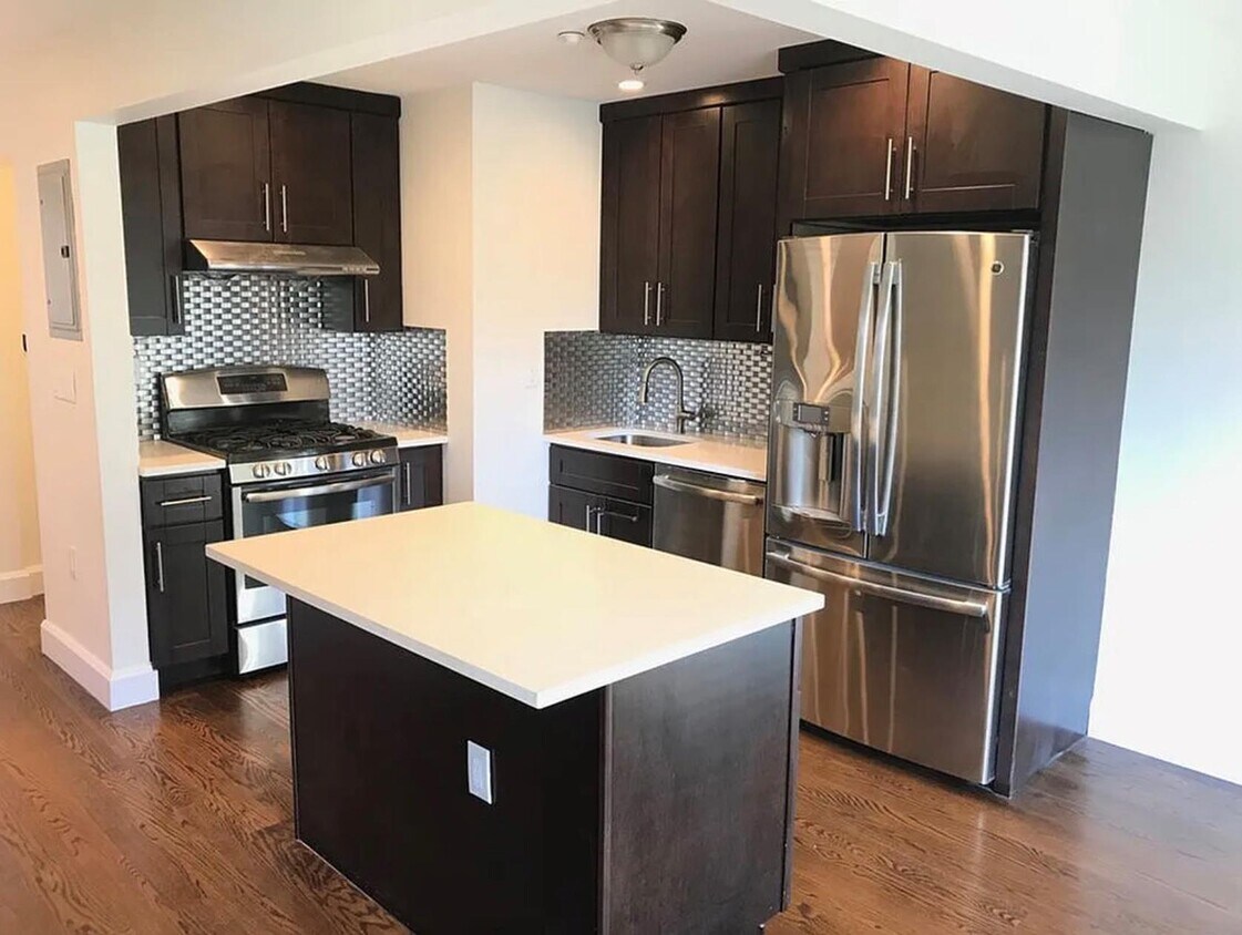 Foto principal - 26-50-50 28th St
