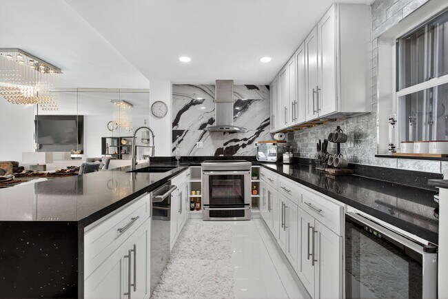 Foto del edificio - 1609 N Riverside Dr