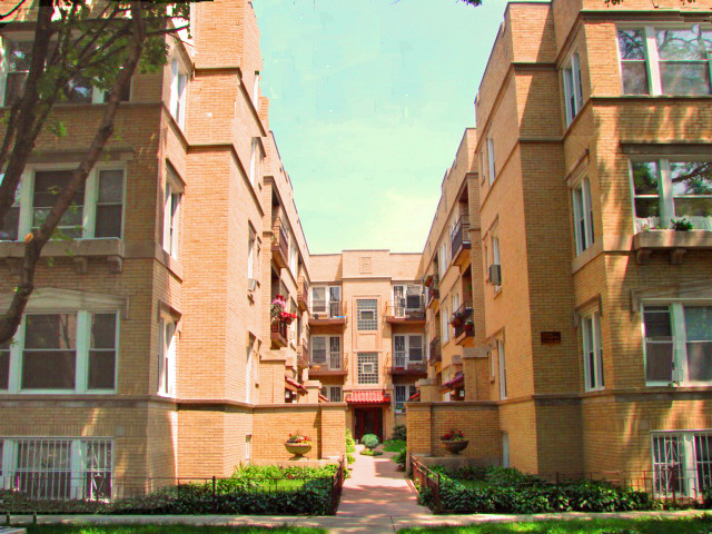 Primary Photo - 1104 W Columbia