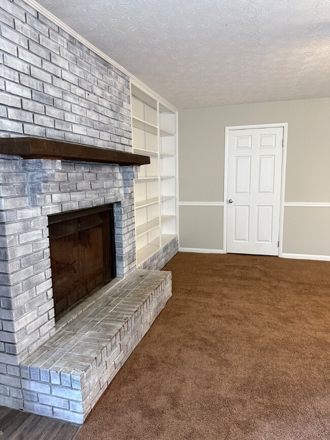 Foto del edificio - 4125 Brierwood Ln